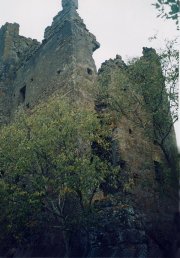 i resti della
Torre di Stroppa
nel maggio 2002
(14169 bytes)